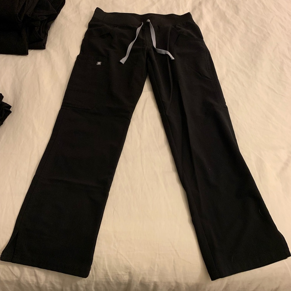 Figs Kade Cargo Scrub Pants XS Petite in black